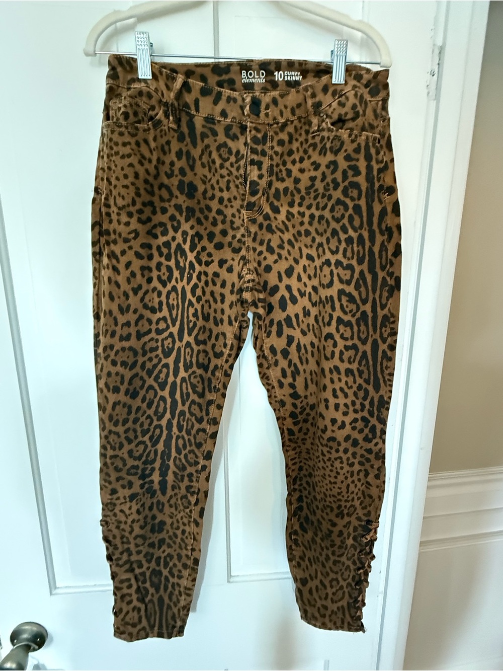 BOLD elements Leopard-Print Skinny Jeans in Brown and Black